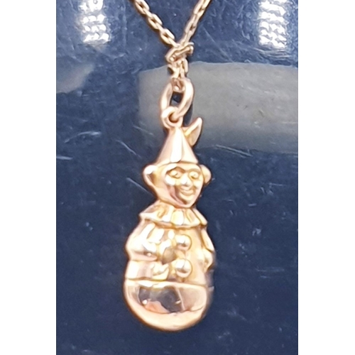 458 - 9ct GOLD (375) PENDANT FASHIONED AS A CLOWN ON A 9ct GOLD 40cm NECK CHAIN (Total Weight 3.7 Grams)