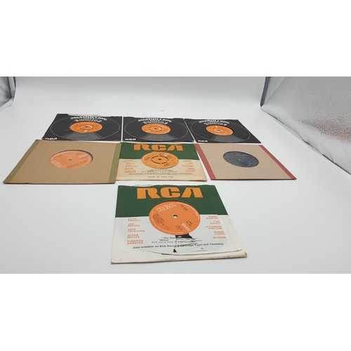 494 - DAVID BOWIE VINYL 45s (7)
Various Bowie releases from the 70’s/80’s in company sleeves. The vinyls r... 