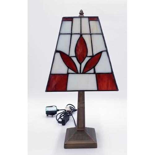 795 - TIFFANY STYLE TABLE LAMP