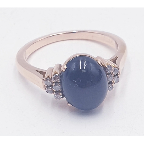 502 - 18ct GOLD RING (Size M/N) Total Weight 3.78 Grams) With A STAR SAPPHIRE (Black) CENTRE STONE And NAT... 