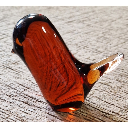 737 - WEDGWOOD GLASS PAPERWEIGHT FASHIONED AS A ROBIN