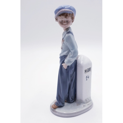 19 - LLADRO PORCELAIN Large 22.3cm CHARACTER FIGURINE 