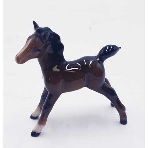 77 - BESWICK 8cm BROWN GLOSS FOAL