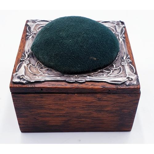 89 - WOODEN 8cm x 8cm x 4.5cm HAT PIN CUSHION JEWELLERY BOX With SOLID SILVER ART NOUVEAU DESIGN TO THE T... 