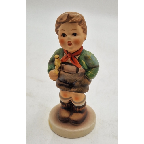 391 - GOEBEL/HUMMEL PORCELAIN 12cm CHARACTER FIGURINE OF A BOY With TRUMPET