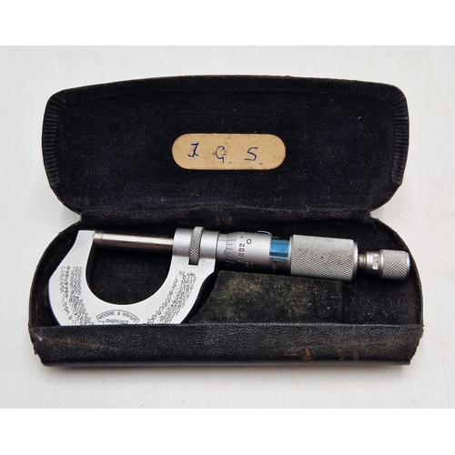 574 - MOORE'S & WRIGHT (Sheffield) MICROMETER GAUGE With CASE