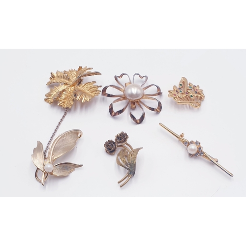 588 - YELLOW METAL STONE SET BROOCHES (6)