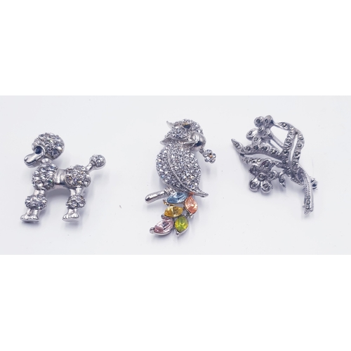 589 - WHITE METAL STONE SET BROOCHES (3)