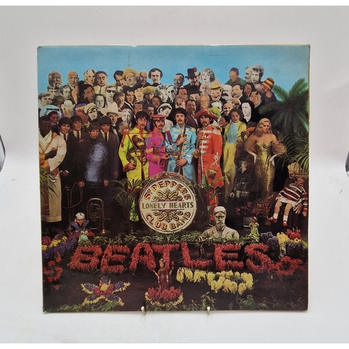 102 - THE BEATLES VINYL LP (1)
SGT. PEPPER’S LONELY HEARTS CLUB BAND. 1967 MONO WIDE SPINE GATEFOLD SLEEVE... 