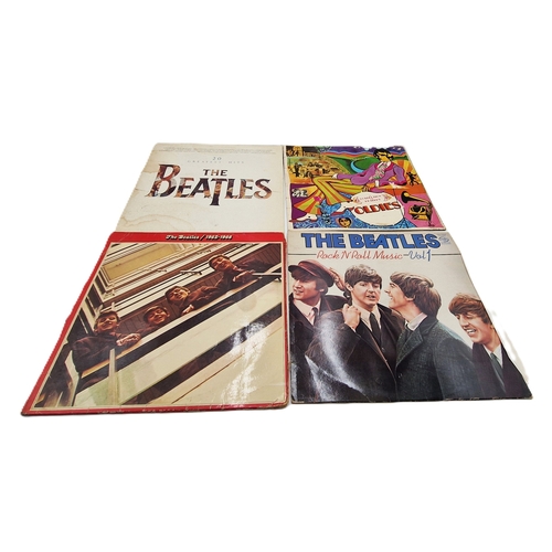 113 - THE BEATLES VINYL LPS (4)
20 GREATEST HITS + INNER./ 1962-1966 GATEFOLD 2LP + INNERS./ A COLLECTION ... 