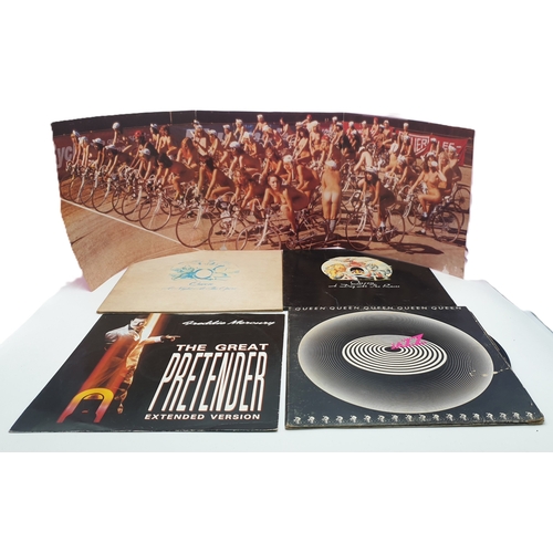 324 - QUEEN VINYL LPS (3) AND 12 INCH (1)
FREDDIE MERCURY THE GREAT PRETENDER 12 INCH. JAZZ GATEFOLD SLEEV... 