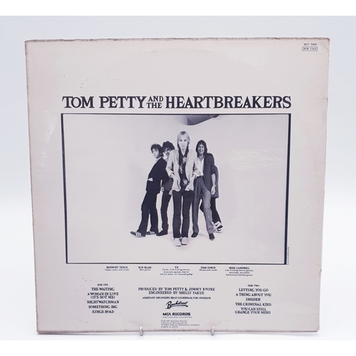 569 - TOM PETTY AND THE HEARTBREAKERS VINYL LP (1)
HARD PROMISES UK ISSUE WITH THE INNER AND LYRIC INSERT.... 