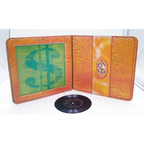 570 - ALICE COOPER VINYL LP (1)
BILLION DOLLAR BABIES UK EMBOSSED GATEFOLD SLEEVE + INNER + FLEXI. NO CARD... 