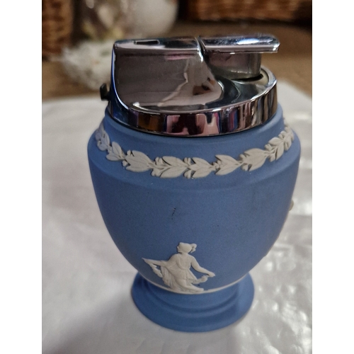 810 - WEDGWOOD / RONSON BLUE RONSON CIGARETTE LIGHTER