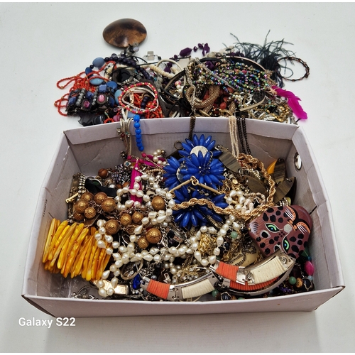 216 - BOX CONTAINING A Qty Of MIXED JEWELLERY