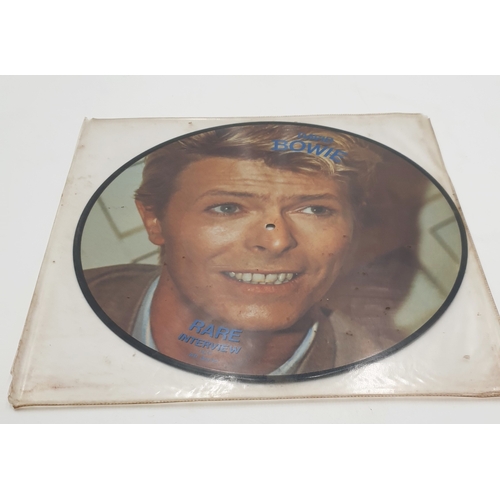 243 - DAVID BOWIE VINYL 12 INCH (1)
LETS TALK INTERVIEW PICTURE DISC. THE VINYL IS VG.