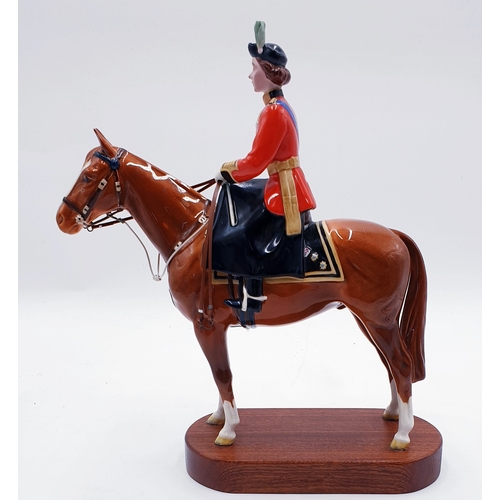 110 - BESWICK Large 26.7cm MODEL OF H.M. QUEEN ELIZABETH II ON IMPERIAL (Chestnut Gloss Colourway) (Troopi... 