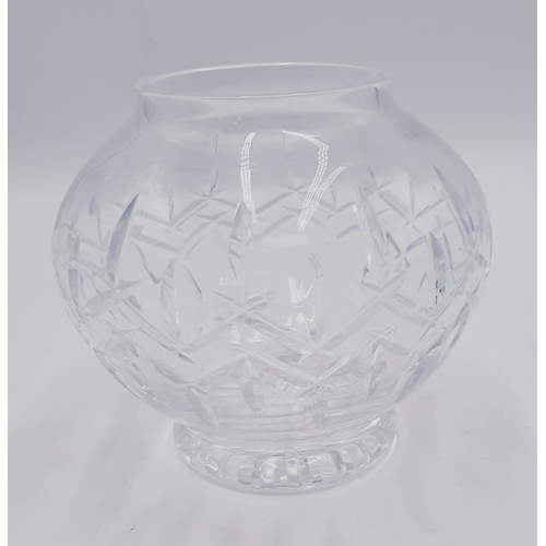 669 - ROYAL DOULTON CRYSTAL GLASS 15.5cm VASE