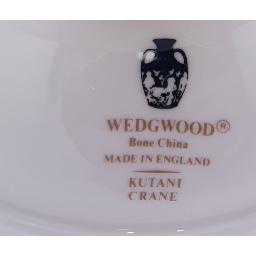 757 - WEDGWOOD Large 21cm URN VASE IN THE KUTANI CRANE DESIGN