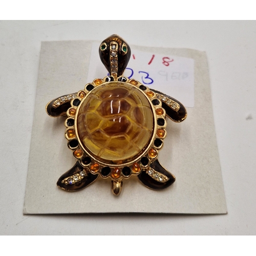 223 - METAL BROOCH FASHIONED AS A TORTOISE