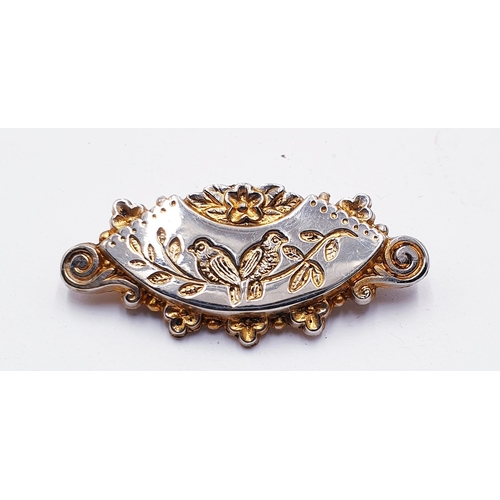 210 - YELLOW METAL 4.5 cm VICTORIAN BROOCH (Total Weight 5 Grams)