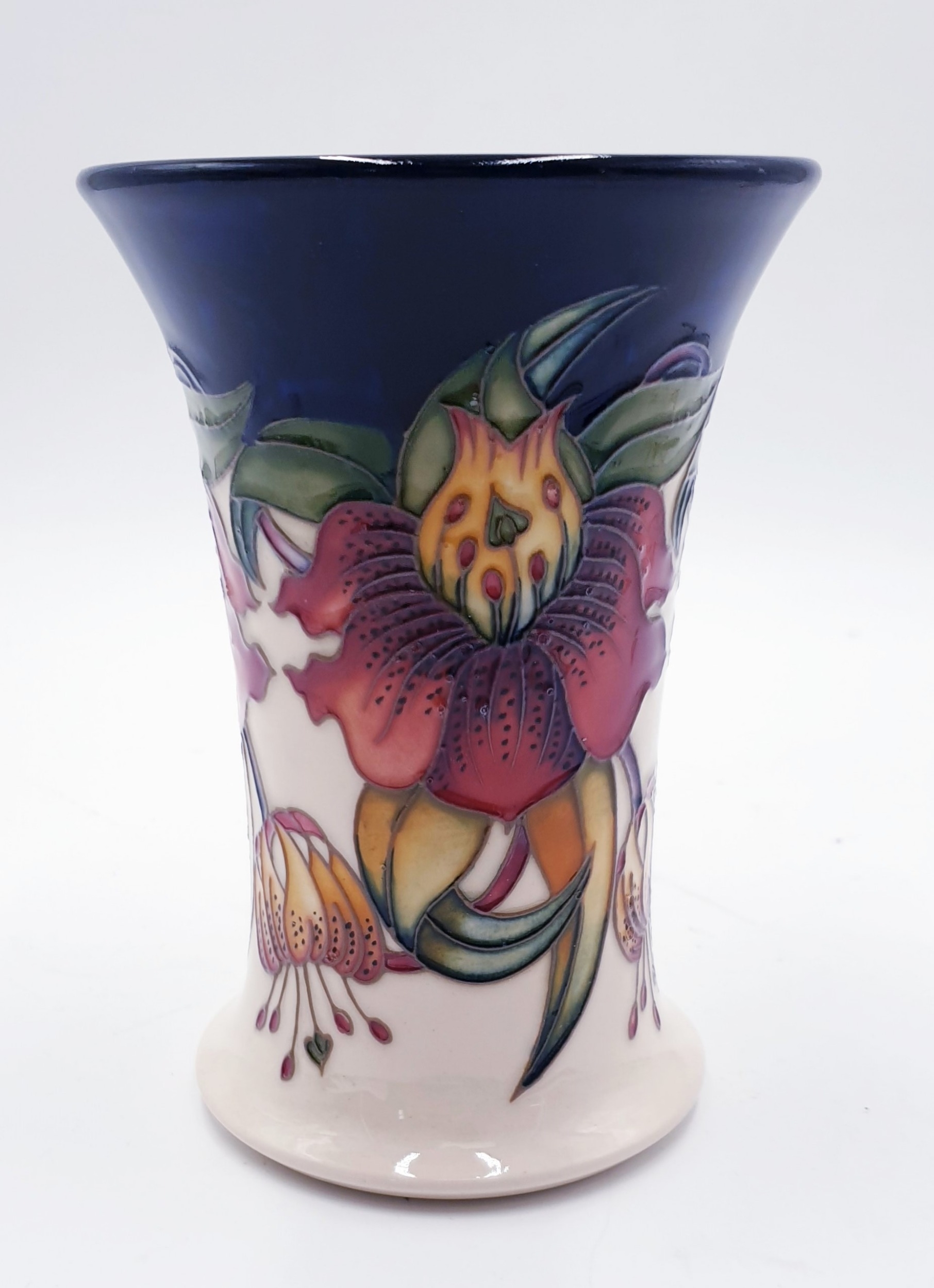 MOORCROFT 15cm VASE (Shape No 158/6) IN THE ANNA LILY DESIGN By ...