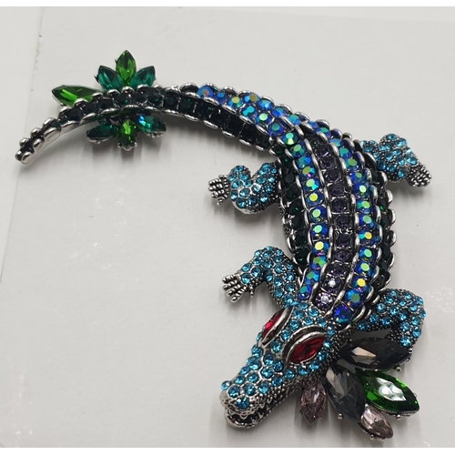 766 - WHITE METAL /STONE SET BROOCH FASHIONED AS A CROCODILE