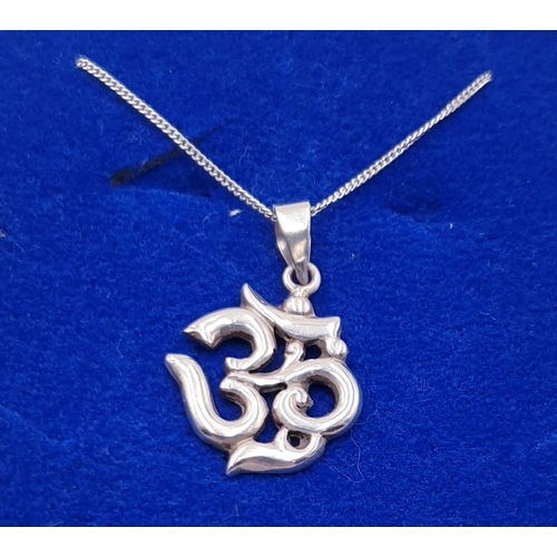 794 - SILVER (925) PENDANT ON A SILVER (925) 40cm NECK CHAIN   (Boxed)