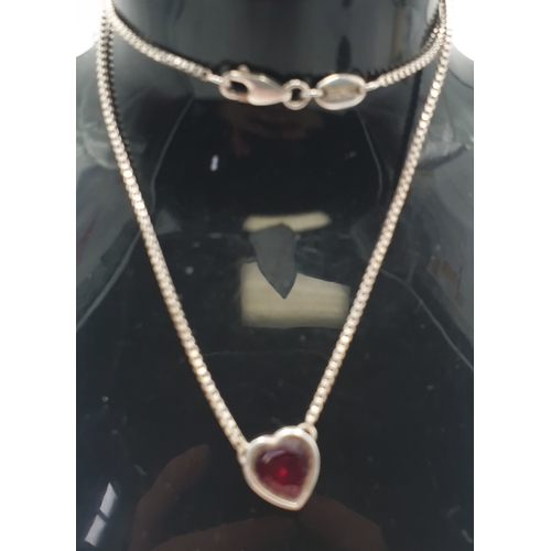 34 - SILVER (925) GARNET STONE SET HEART SHAPED PENDANT ON A SILVER (925) 40cm NECK CHAIN (Total Weight 8... 