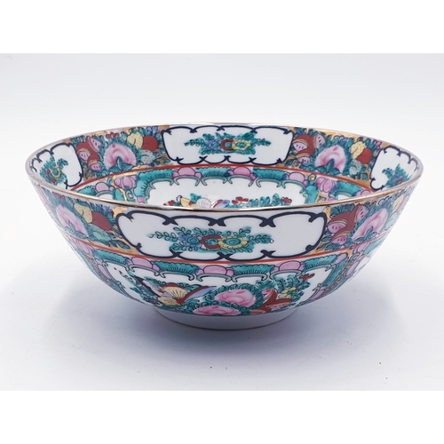 131 - CHINESE PORCELAIN 20.5cm Dia FRUIT BOWL IN THE FAMILLE ROSE DESIGN