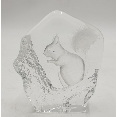 198 - MATS JONASSON CRYSTAL GLASS 13cm PAPERWEIGHT FEATURING A SQUIRREL  Signed
(The Mats Jonasson glasswo... 