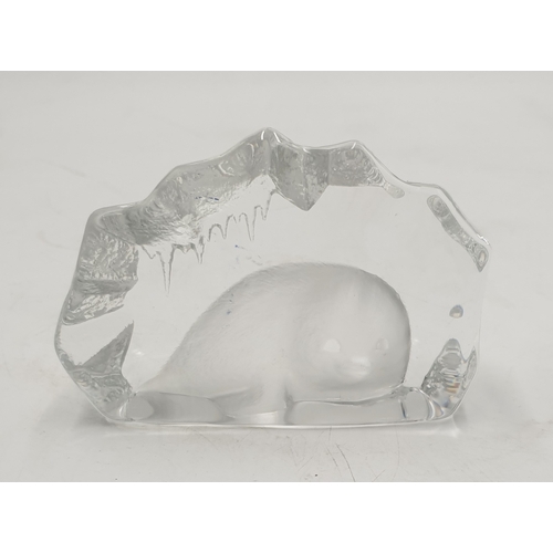 199 - MATS JONASSON CRYSTAL GLASS 10cm PAPERWEIGHT FEATURING A BABY SEAL  Signed
(The Mats Jonasson glassw... 