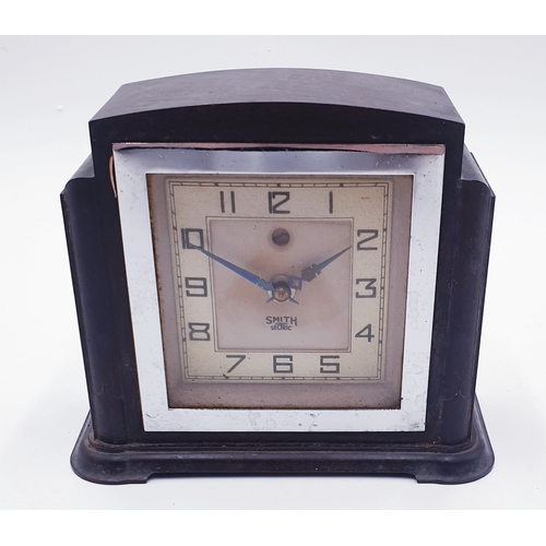 477 - SMITH BAKELITE 16.5cm x 13.5cm MANTLE CLOCK (Old)