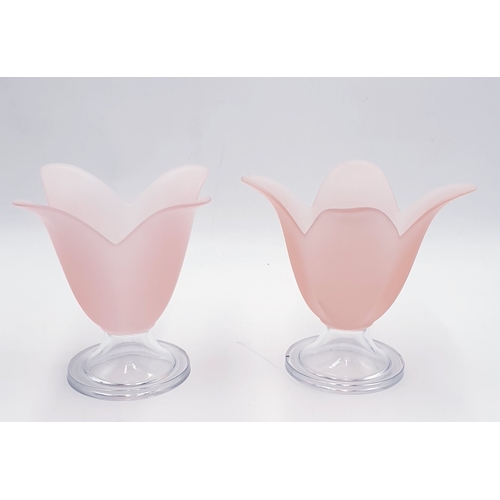 563 - MTARFA Large 16cm GLASS JUG TOGETHER WITH PINK FROSTED GLASS 17cm VASES (2)