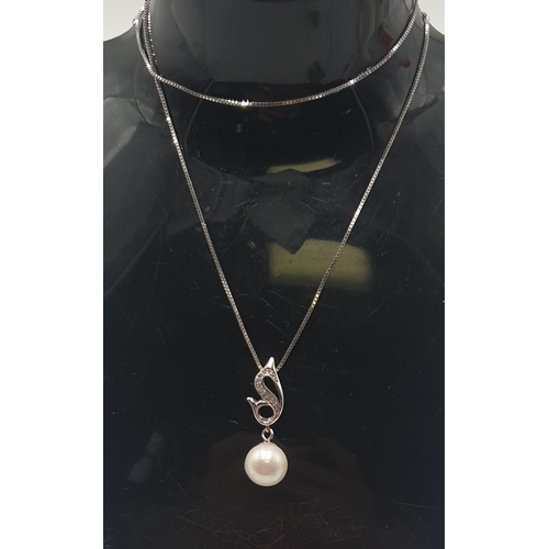 755 - SILVER (925) STONE SET PEARL PENDANT ON A SILVER 44cm NECK CHAIN