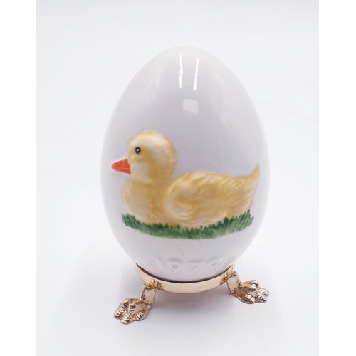 770 - GOEBEL 8cm EGG ON STAND