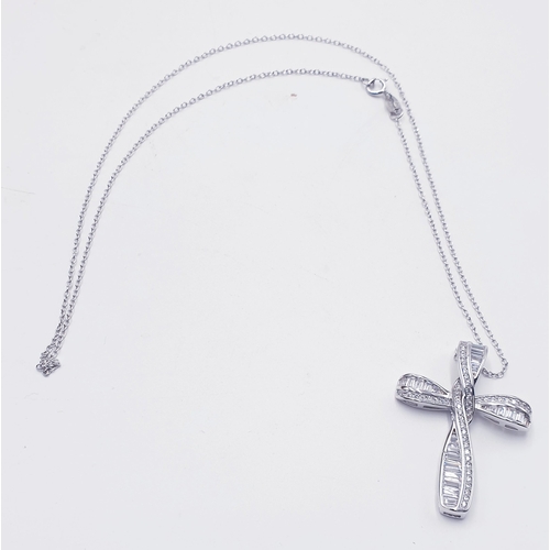 201 - SILVER (925) CROSS PENDANT ON A SILVER (925) 40cm NECK CHAIN (Total Weight 5.2 Grams)  (Boxed)