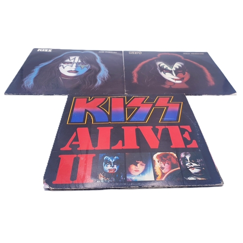 672 - KISS VINYL LPS (3)
KISS ALIVE 2 GATEFOLD USA ISSUE 2LP + INNERS. KISS ACE FREHLEY SOLO LP. KISS GENE... 