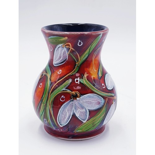 331 - ANITA HARRIS ART POTTERY 10.5cm TROJAN VASE IN THE RUBY SNOWDROP DESIGN Signed In Gold By Anita Harr... 