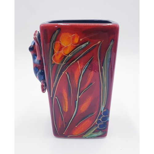 205 - ANITA HARRIS ART POTTERY 12cm x 8cm TREE FROG ON A High 14.5cm SQUARE VASE (Signed In Gold By Anita ... 