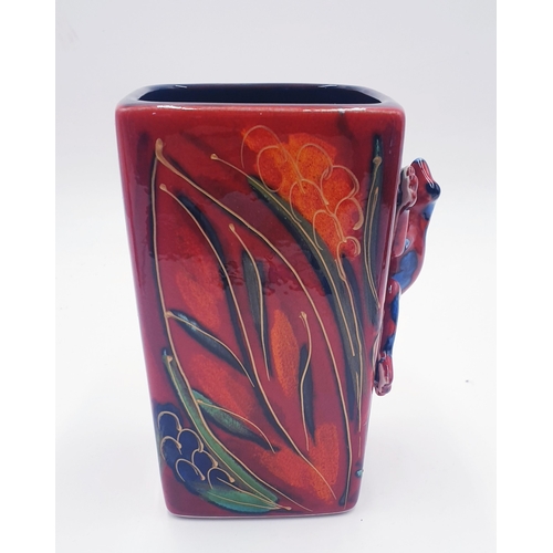 205 - ANITA HARRIS ART POTTERY 12cm x 8cm TREE FROG ON A High 14.5cm SQUARE VASE (Signed In Gold By Anita ... 