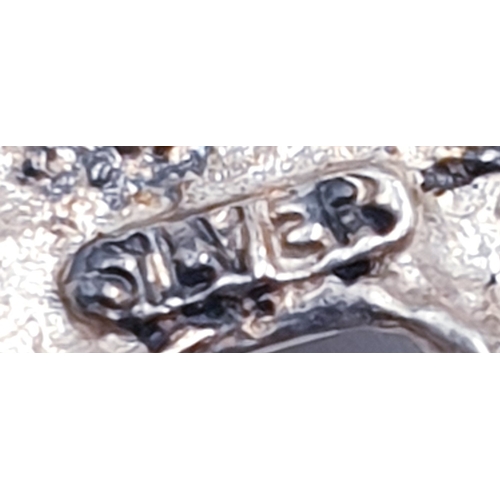 158 - SILVER (Stamped Silver) 3cm BROOCH FASHIONED AS  FAWNS