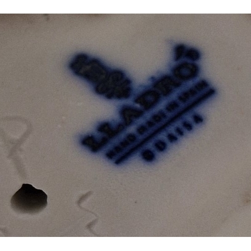 180 - LLADRO PORCELAIN 15cm CHARACTER FIGURINE OF A SHEPHERD WITH LAMB (Model No 4676) 1970/92 Modelled By... 