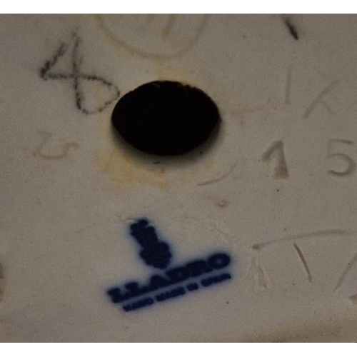 181 - LLADRO PORCELAIN Large 22cm CHARACTER FIGURINE OF A BOY YARNING 