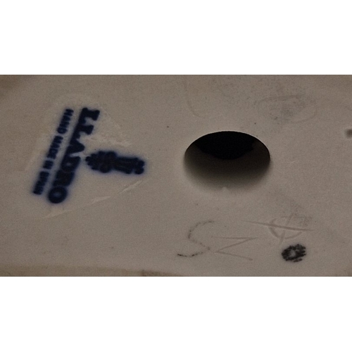 186 - LLADRO PORCELAIN Large 27cm CHARACTER FIGURINE OF A YOUNG GIRL