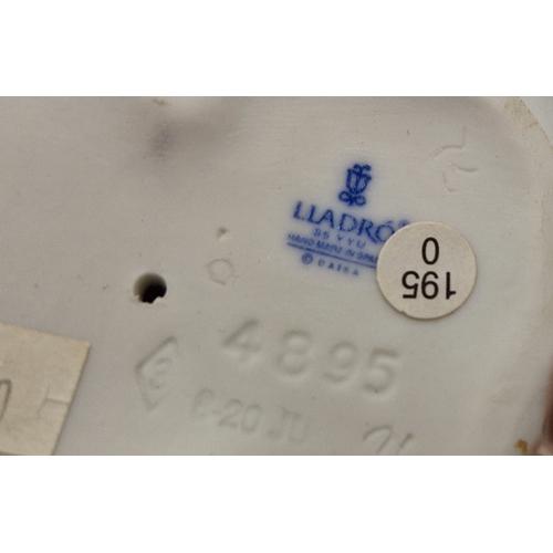 191 - LLADRO PORCELAIN 5.5cm x 9cm MODEL  