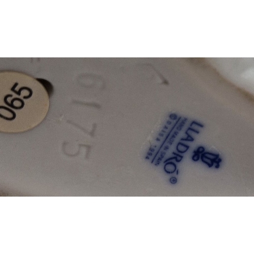 192 - LLADRO PORCELAIN 10cm x 12cm MODEL  