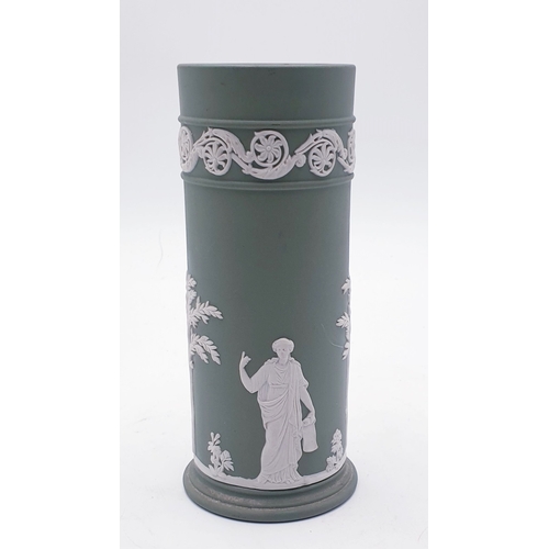 679 - WEDGWOOD GREEN JASPER 16.5cm VASE