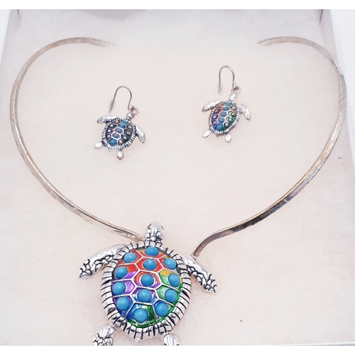 692 - LADIES U.S.A. TURTLE EARRINGS & NECKLACE SET  (Boxed)