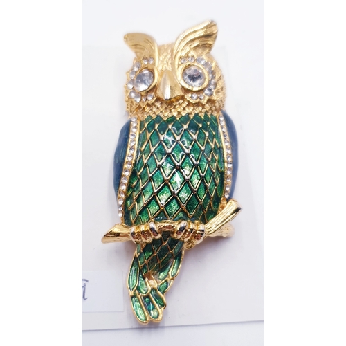 698 - ENAMEL BROOCH FASHIONED AS AN OWL